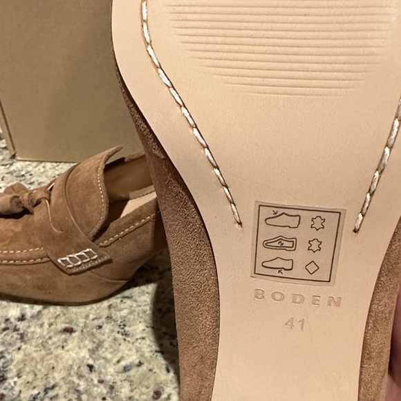 Boden Sol Block Heeled Penny Loafers - Picture 12 of 16